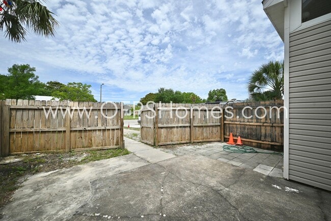 1209 Quail Lake Blvd