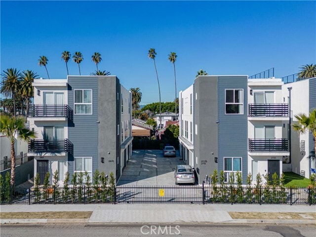 Building Photo - 2733 S La Brea Ave Unit 1/2