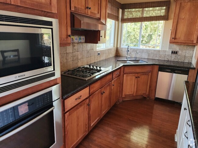 Building Photo - Large 3 bedroom 2 bath home in Montebello ...