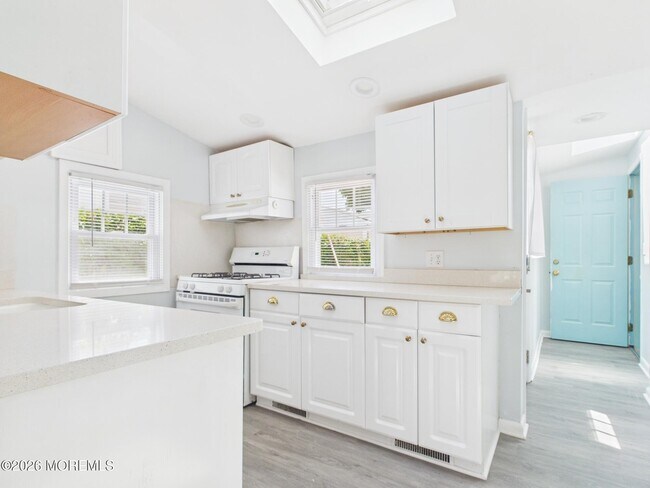 Photo - 325 15th Ave