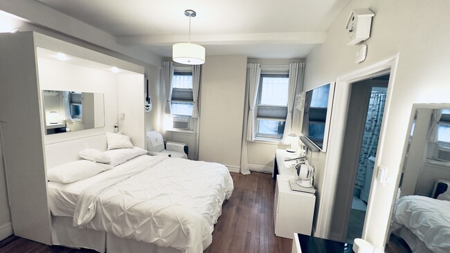 Bedroom - Angle 1 - 325 W 45th St Condo Unit 101