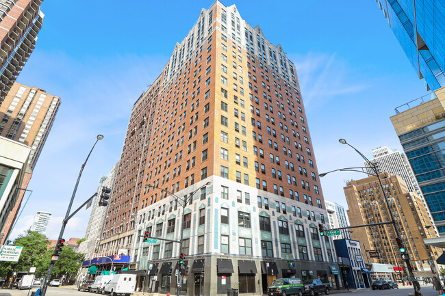 Building Photo - 10 W Elm St Unit 1608 Rental