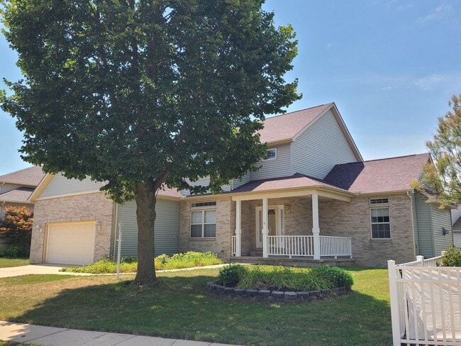 Building Photo - 5 Bedroom 2 and 1/2 bathrooms located in Cherry Hills Subdivision! Available Now!