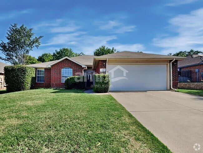 Building Photo - 3207 Athens Dr Rental