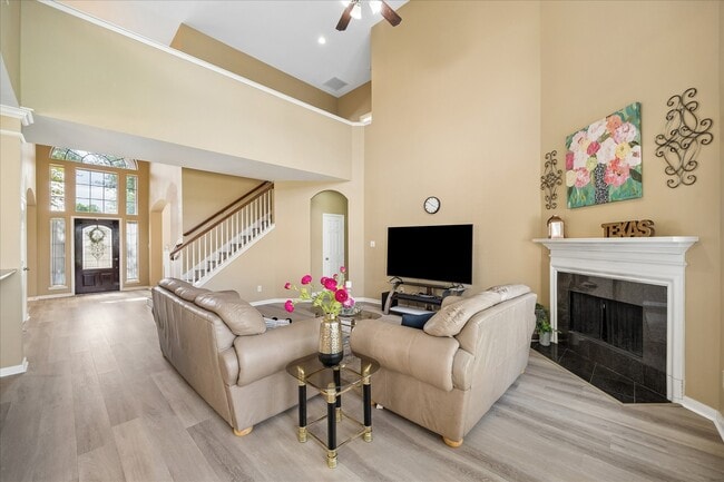 Photo - 2614 Cezanne Cir