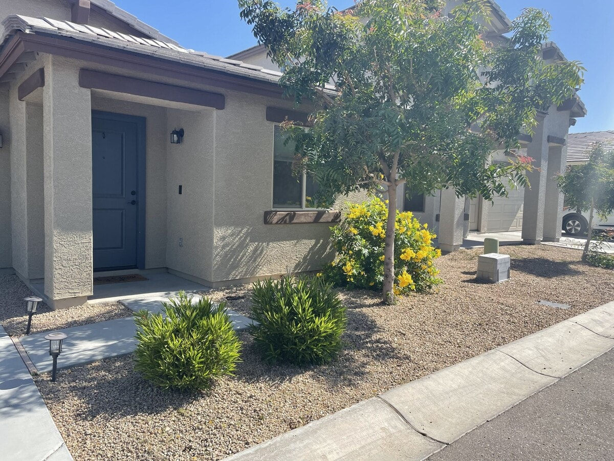 Photo - 1884 W Expressman St