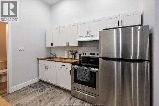 Photo - 493 University Ave W Unité 1