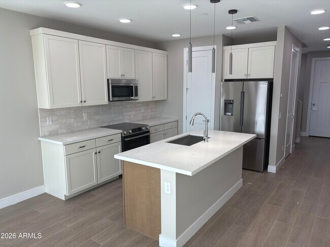 Photo - 1015 E Pasadena Ave