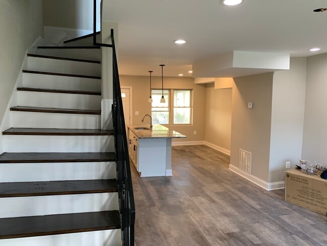 Photo - 607 Cheraton rd