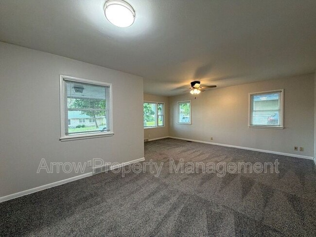 Photo - 5505 Sumner St