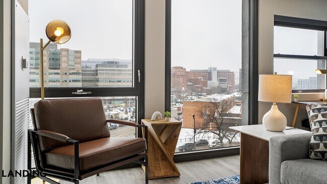 Photo - 1922 W Ogden Ave Unidad 709