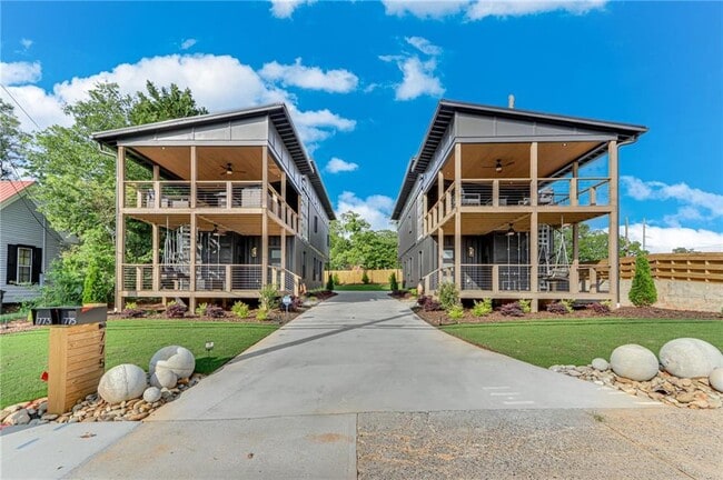 Photo - 775 Bradford St SW