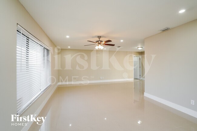 Photo - 708 NE 7th Terrace