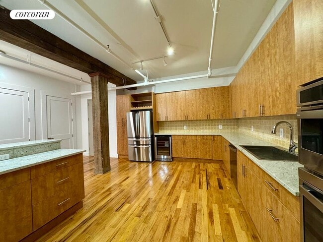 Photo - 275 Conover St