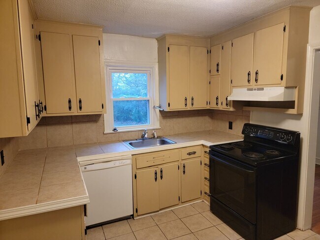 1605 Textile Dr
