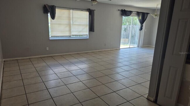 Photo - 8227 Clermont St