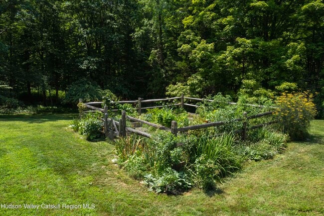 Photo - 4 Molland Dr