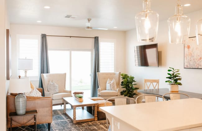 Photo - Short term lease options!
