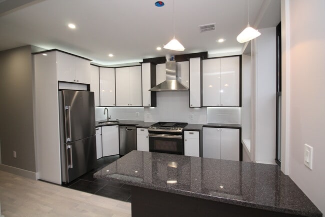 Building Photo - 21 65th St Unit 3 Rental