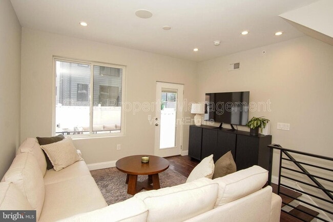 Building Photo - 1616 Cambridge St