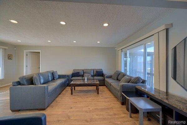 Photo - 3340 Windcroft St