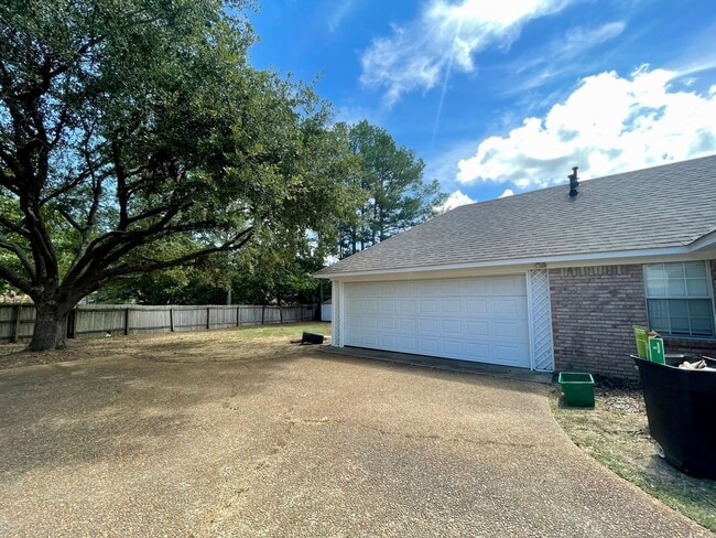 Photo - 3/2 Available for Rent in Madison! Cobbles...