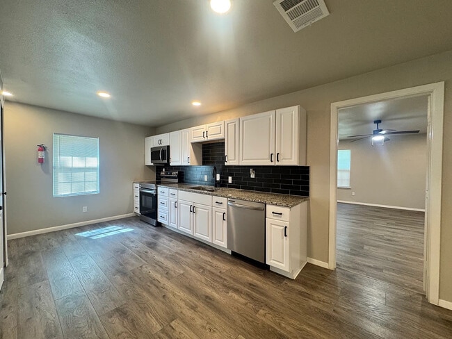 Photo - Room in House on Cross St