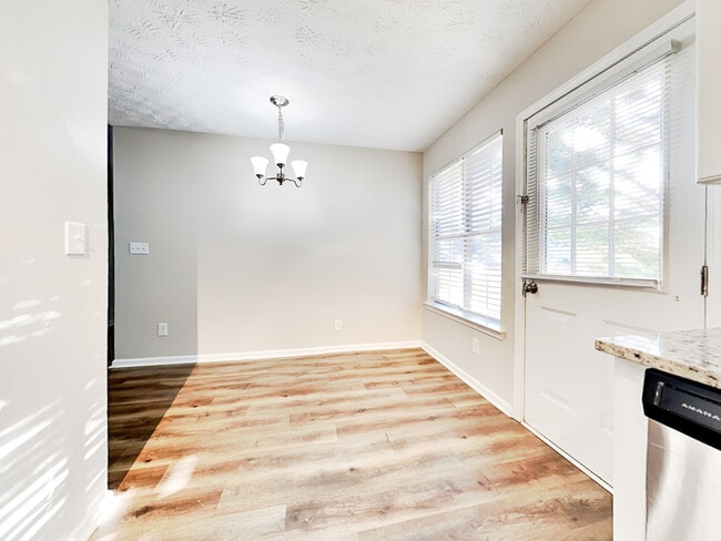 Photo - 200 Adam Cir