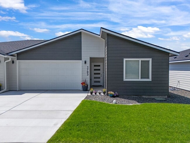 Photo - Zero-step Valley Duplex for rent!
