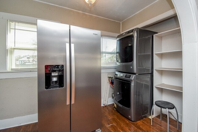 Photo - 8158 Niles St