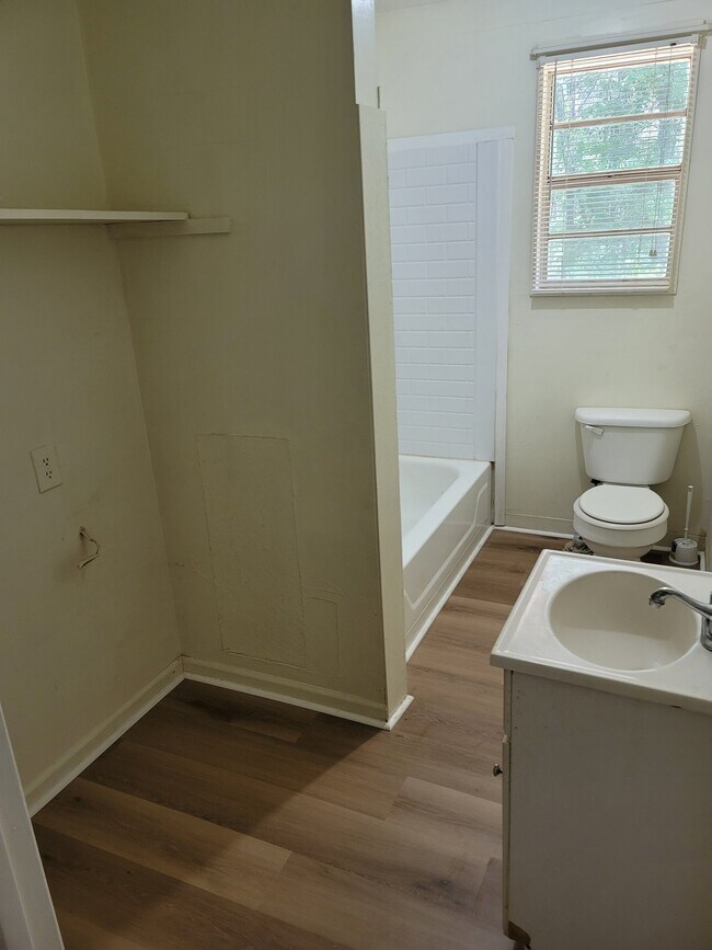 Photo - 420 Crout Rd Unit B