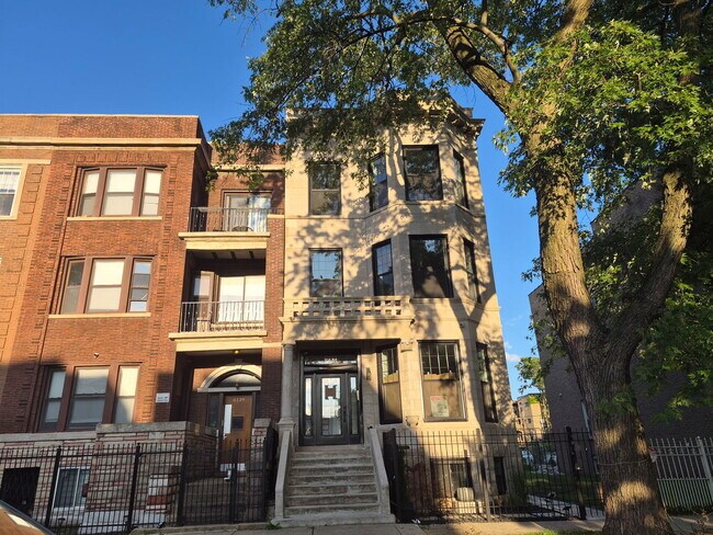 Building Photo - 6141 S Greenwood Ave