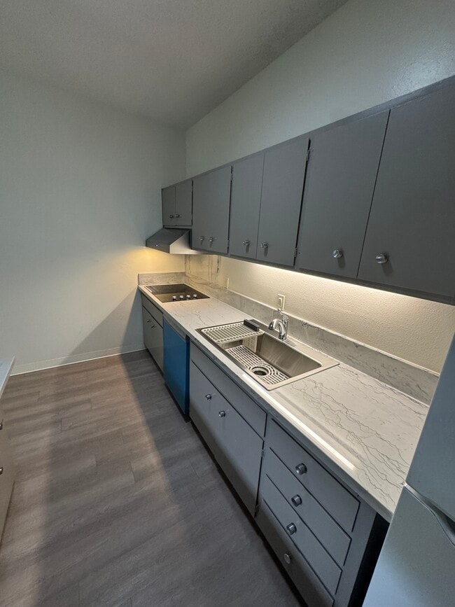 Photo - 942 J St