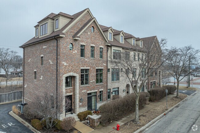 Alternate Image - 136 W Quincy Ave