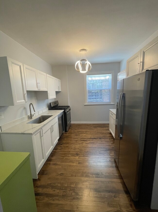 Building Photo - 918 W Gunnison St Unit 2