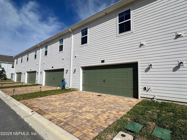 Photo - 33 Tyson Ct Townhome