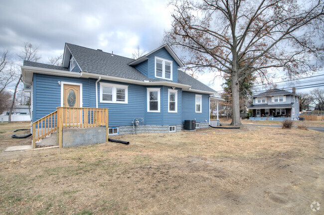 Building Photo - 802 Laurel Rd Rental