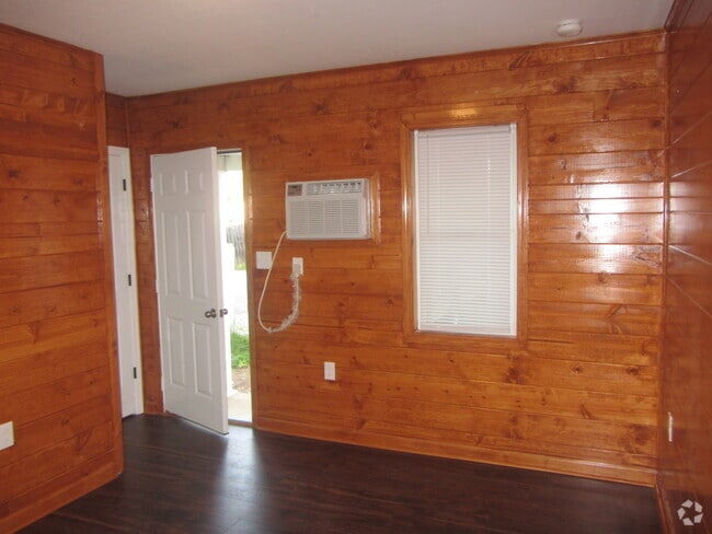 Building Photo - 15091 Fort Campbell Blvd Rental