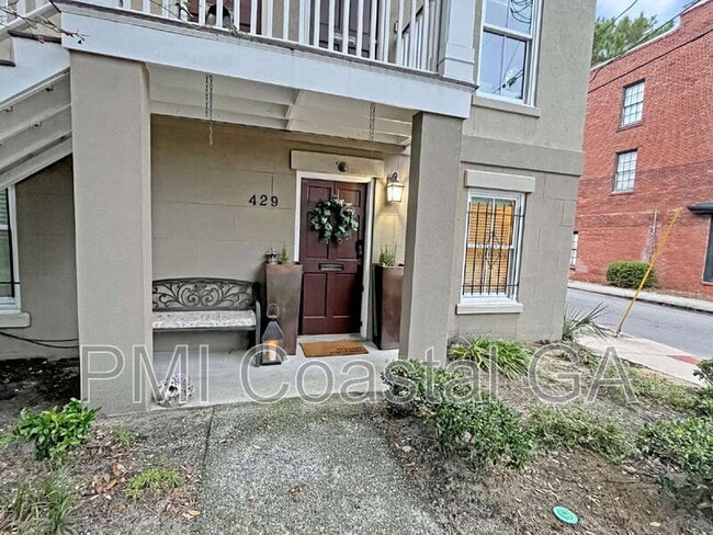 Building Photo - 429 Montgomery St Unit A