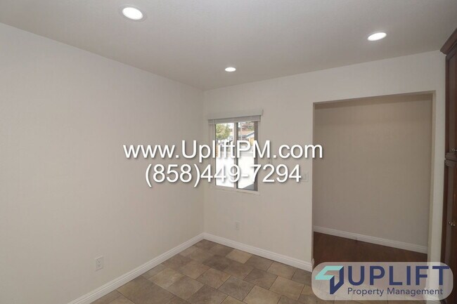 Photo - 7643 Woodbine Way