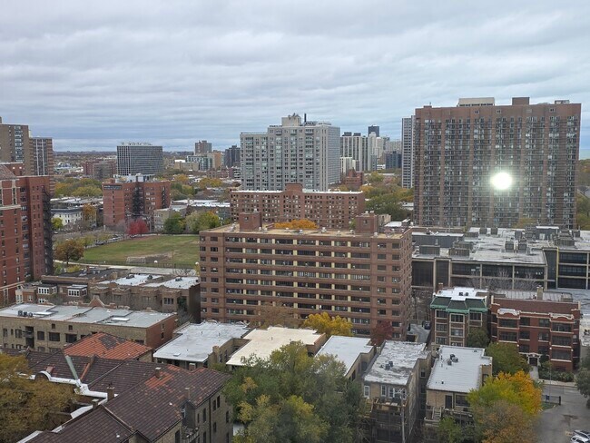 Photo - 655 W Irving Park Rd Unidad 1702