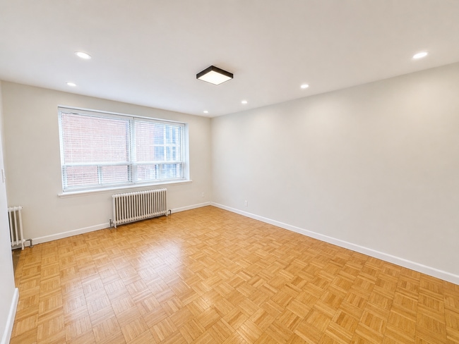 Building Photo - 710 Spadina Ave. Unit 202