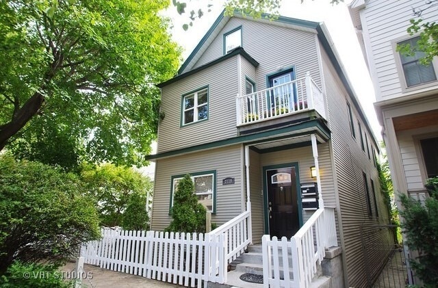 Photo - 2119 W Fletcher St Apartments Unit 1