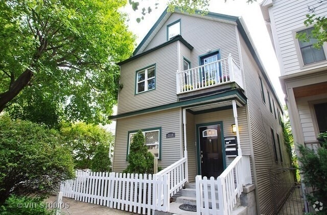 Building Photo - 2119 W Fletcher St Unit 1 Rental