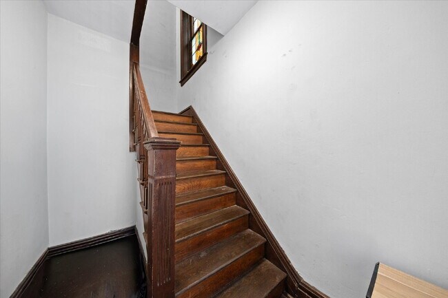 Photo - "Charming 3-Bed Duplex with Hardwood Floors & Cozy Fireplace - 6114 Waterman Blvd, St. Louis!" ST...
