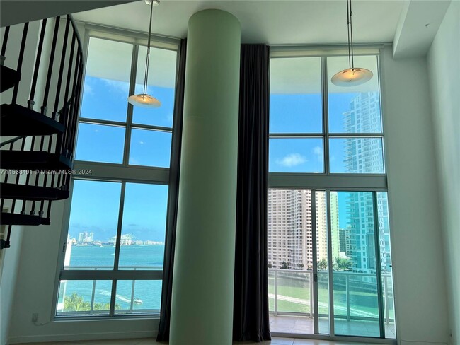 Photo - 300 S Biscayne Blvd Condominio