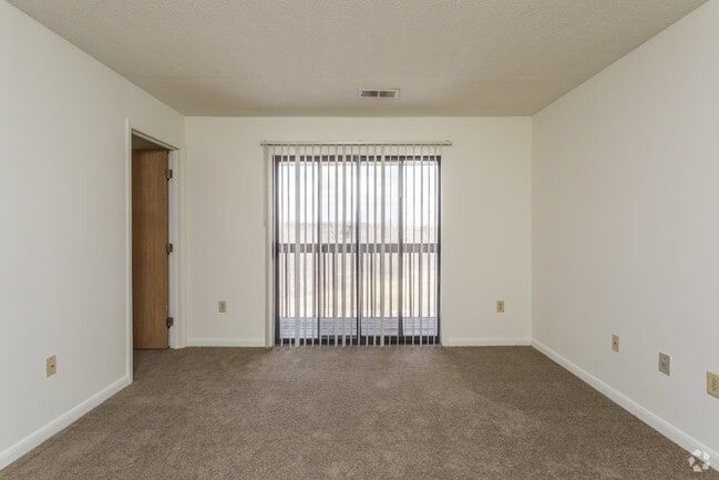 3BR, 1BA - The Camden 1001 SF