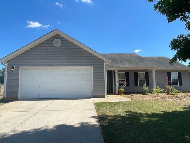 Photo - 3-bedroom, 2-bath home in Oglethorpe County is situated on a 1.53 spacious lot with a fenced-in b...