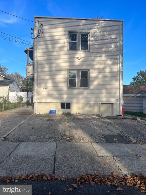 Building Photo - 3200 Calvert Ave Rental