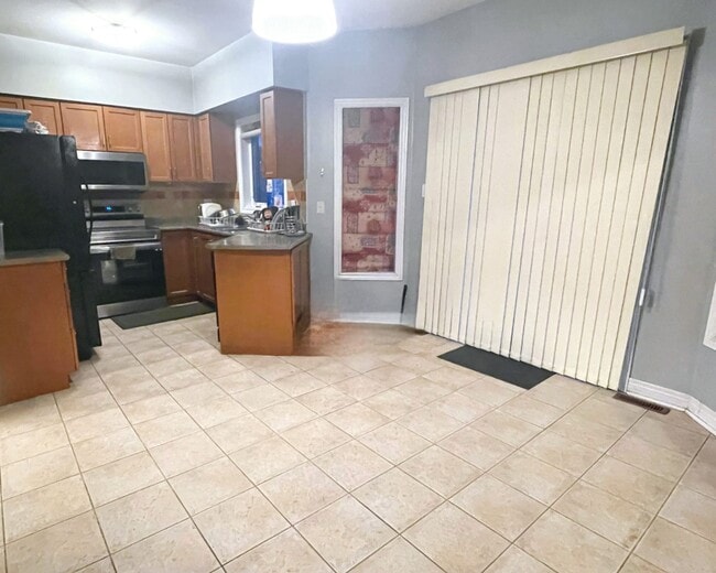 Building Photo - 10 Olde Town Rd Unit 4-Bedroom